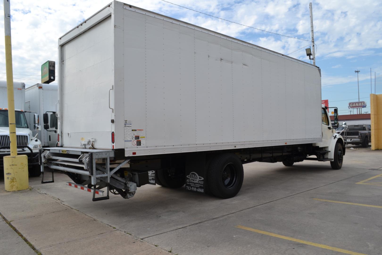 2019 WHITE /BLACK FREIGHTLINER M2-106 with an CUMMINS B6.7L 220HP engine, ALLISON 2100RDS AUTOMATIC transmission, located at 9172 North Fwy, Houston, TX, 77037, (713) 910-6868, 29.887470, -95.411903 - Photo#4